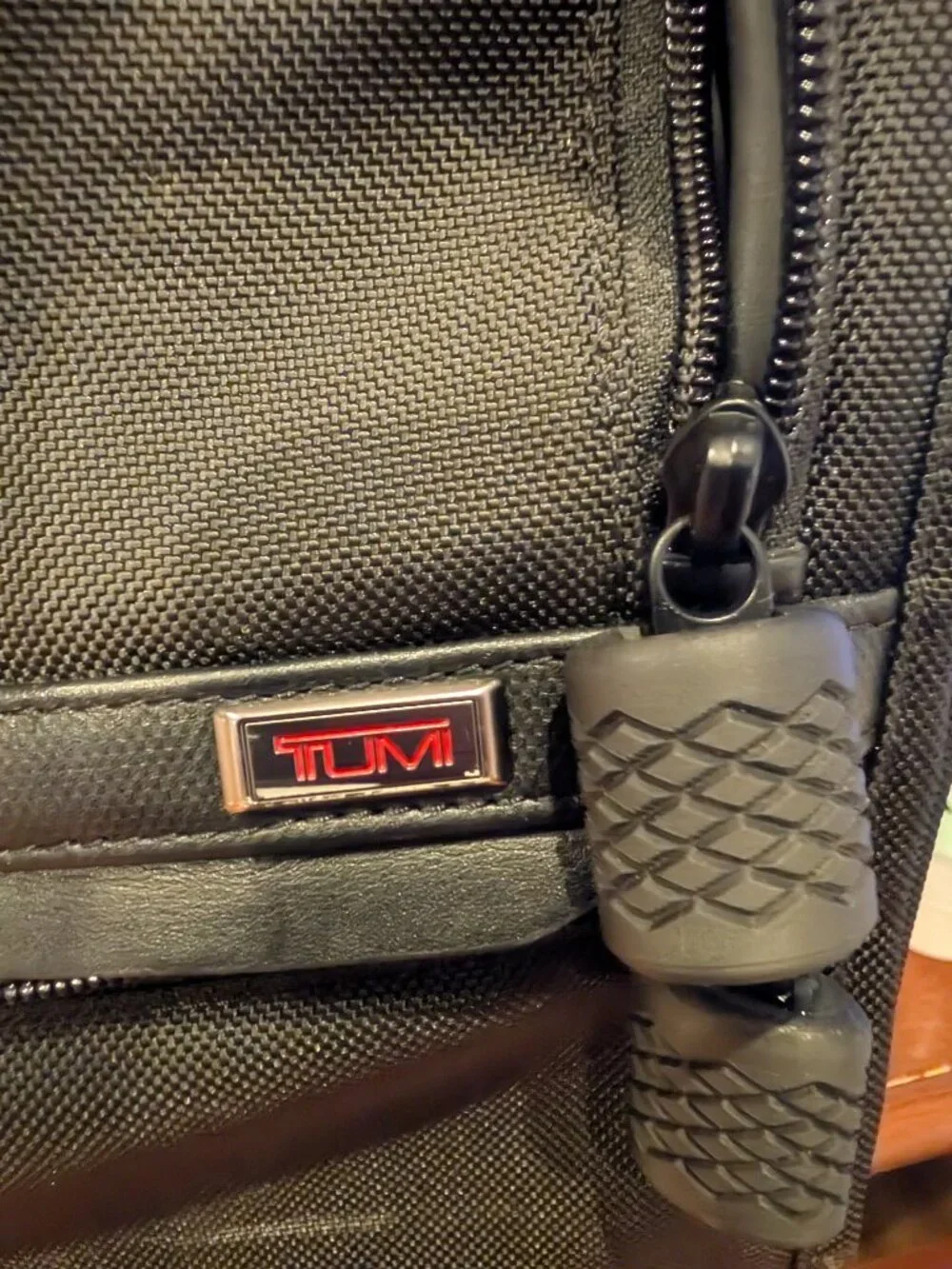 Tumi Alpha Deluxe 4-Wheeled Laptop Case Brief - Black | Gently Used